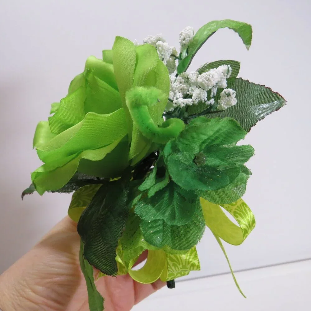 (1) Green Rose boutonniere with baby's breath Faux flower